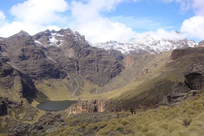 Mount Kenya Lake Michelson Summit, Trekking Mount Kenya